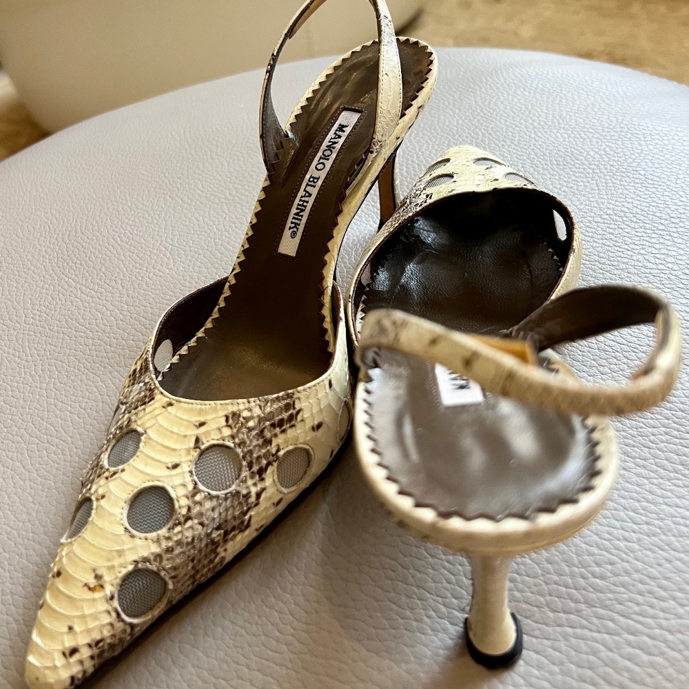 Magnolia Blahnik mid size sling backs